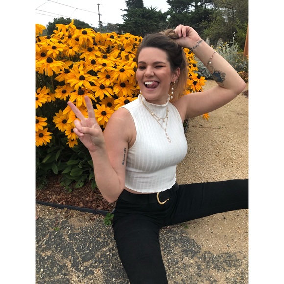 Hi Hey Hello! 🍾 Meet your Posher - Picture 4 of 8